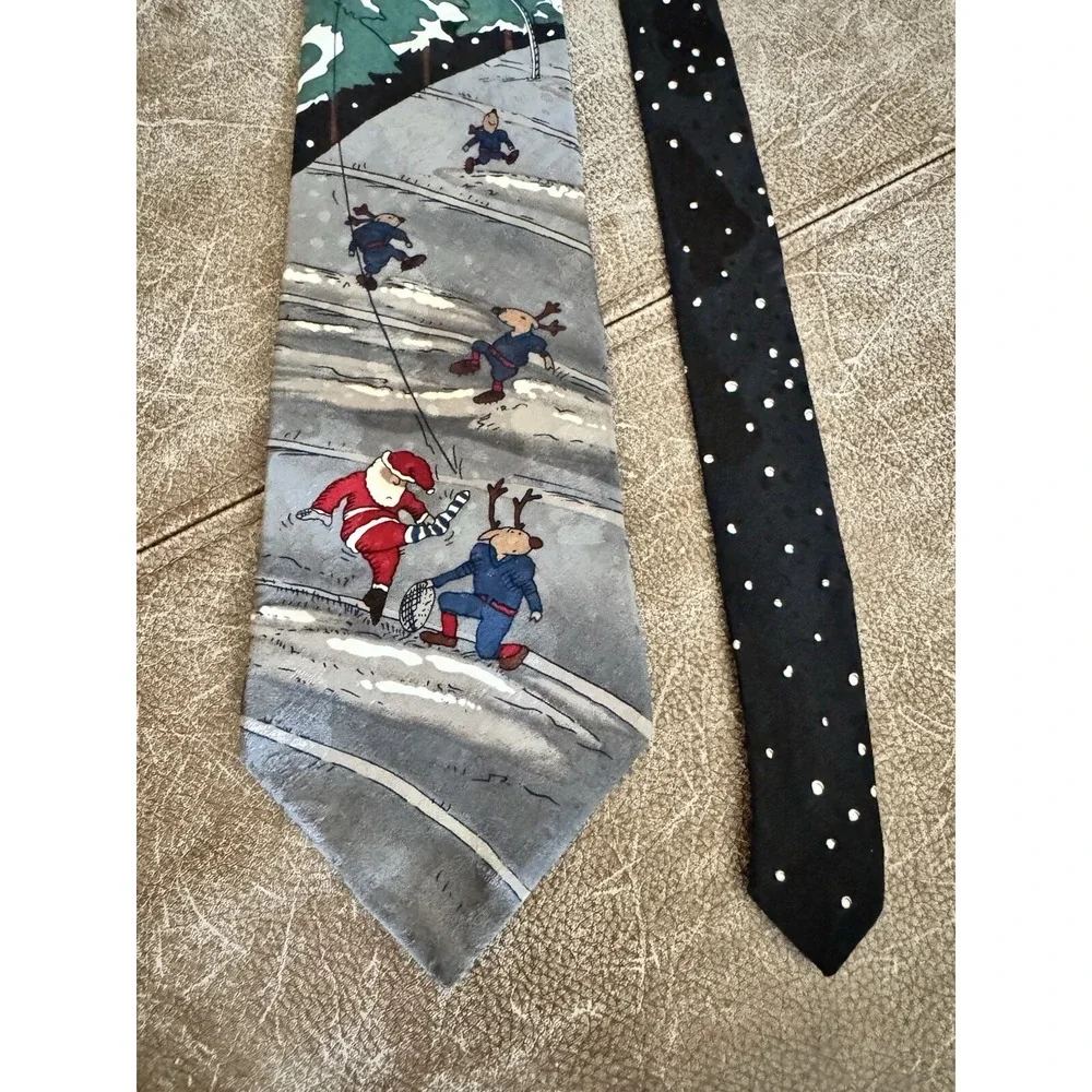 VTG Hallmark Mens Christmas Neck Tie Silk Yule‎ Tie Greetings Santa Reindeer